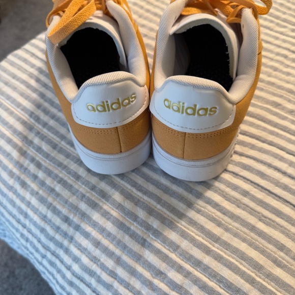 Adidas shoes - Picture 4 of 4